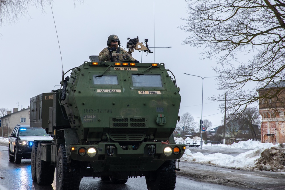 U.S. Armed Forces honor formation of Estonian Artillery Battalion