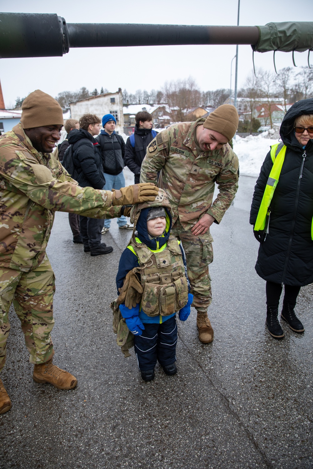 U.S. Armed Forces honor formation of Estonian Artillery Battalion