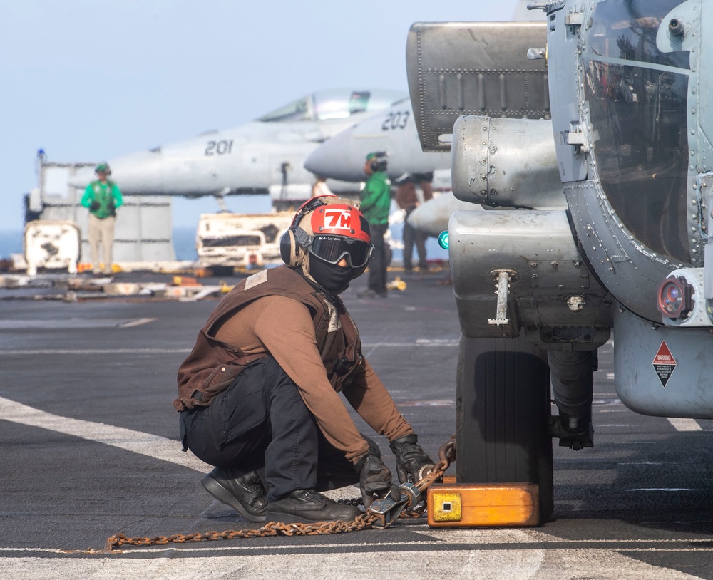 USS Carl Vinson (CVN 70) Conducts Routine Flight Operations in the South China Sea