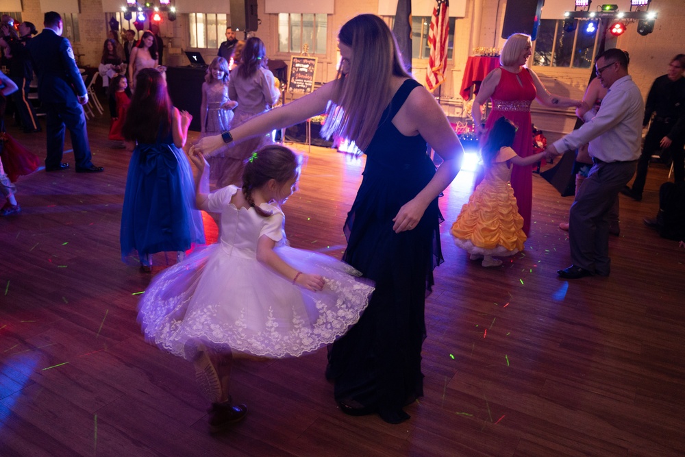 Annual Youth Ball Connects Oregon Military Families