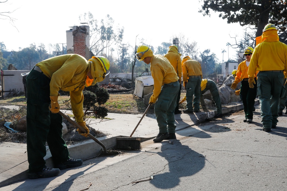 Cal Guard Type II Handcrews Work To Clear Debris In Communities Impacted By Eaton Fire