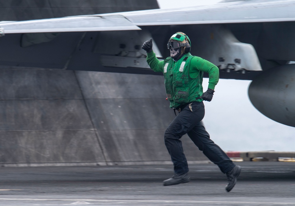 USS Carl Vinson (CVN 70) Conducts Routine Flight Operations in the South China Sea