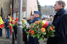 Dignitaries Lay Wreaths in Remembrance of the Fallen.