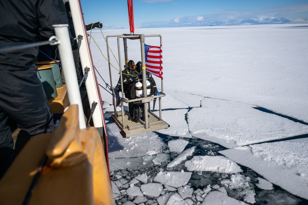 USCGC Polar Star (WAGB 10) conducts dive operations in McMurdo Sound during Operation Deep Freeze