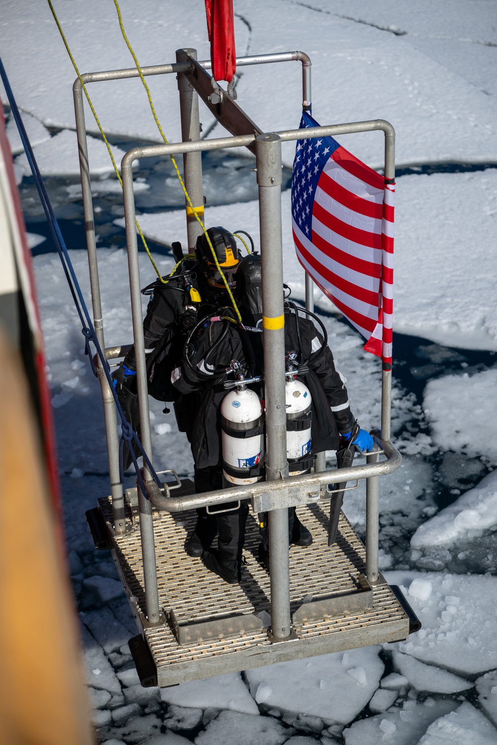 USCGC Polar Star (WAGB 10) conducts dive operations in McMurdo Sound during Operation Deep Freeze