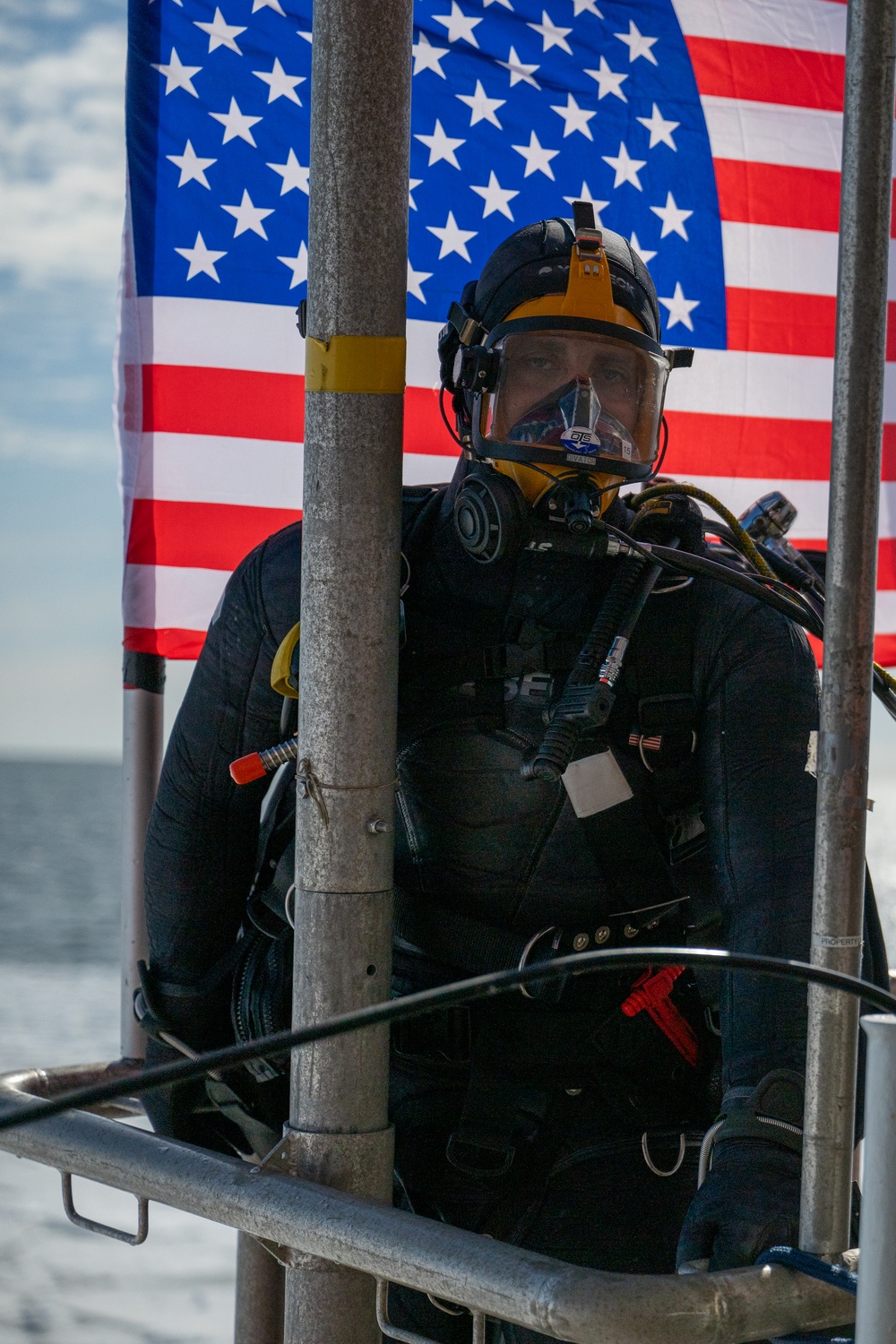 USCGC Polar Star (WAGB 10) conducts dive operations in McMurdo Sound during Operation Deep Freeze