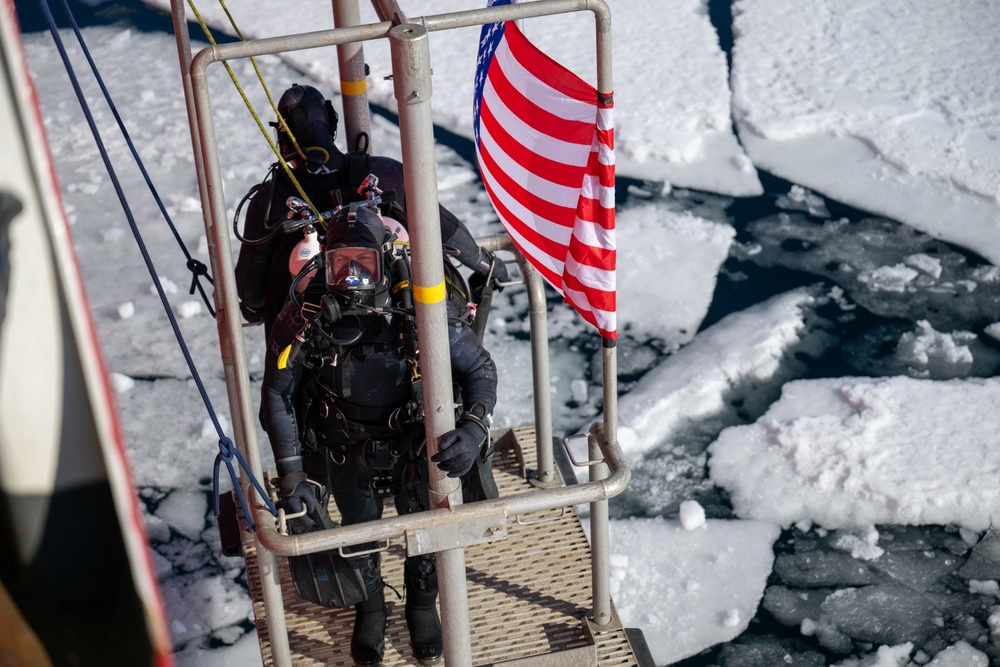 USCGC Polar Star (WAGB 10) conducts dive operations in McMurdo Sound during Operation Deep Freeze