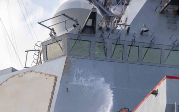 USS Howard Conducts Fresh-Water Washdown