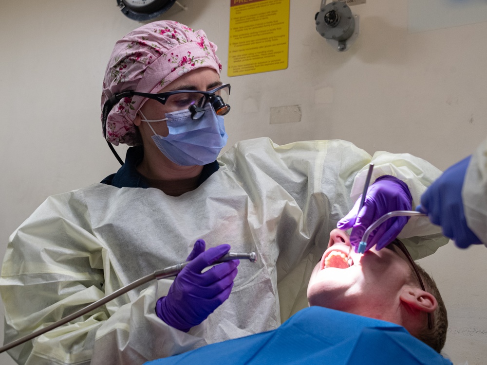 Dental Operations aboard USS America (LHA 6)