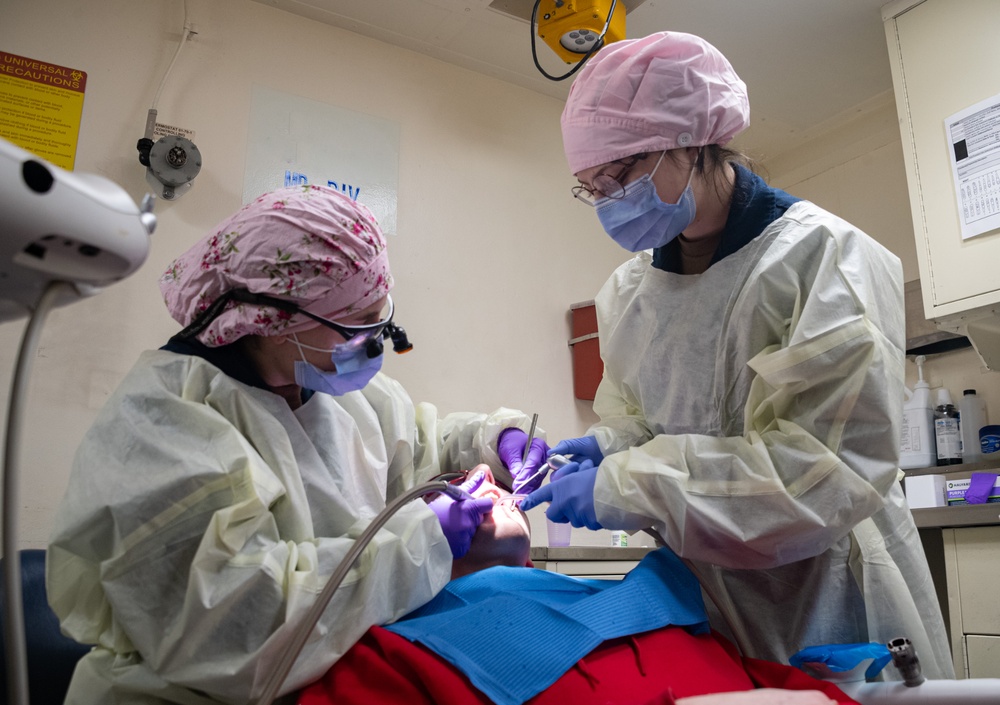 Dental Operations aboard USS America (LHA 6)