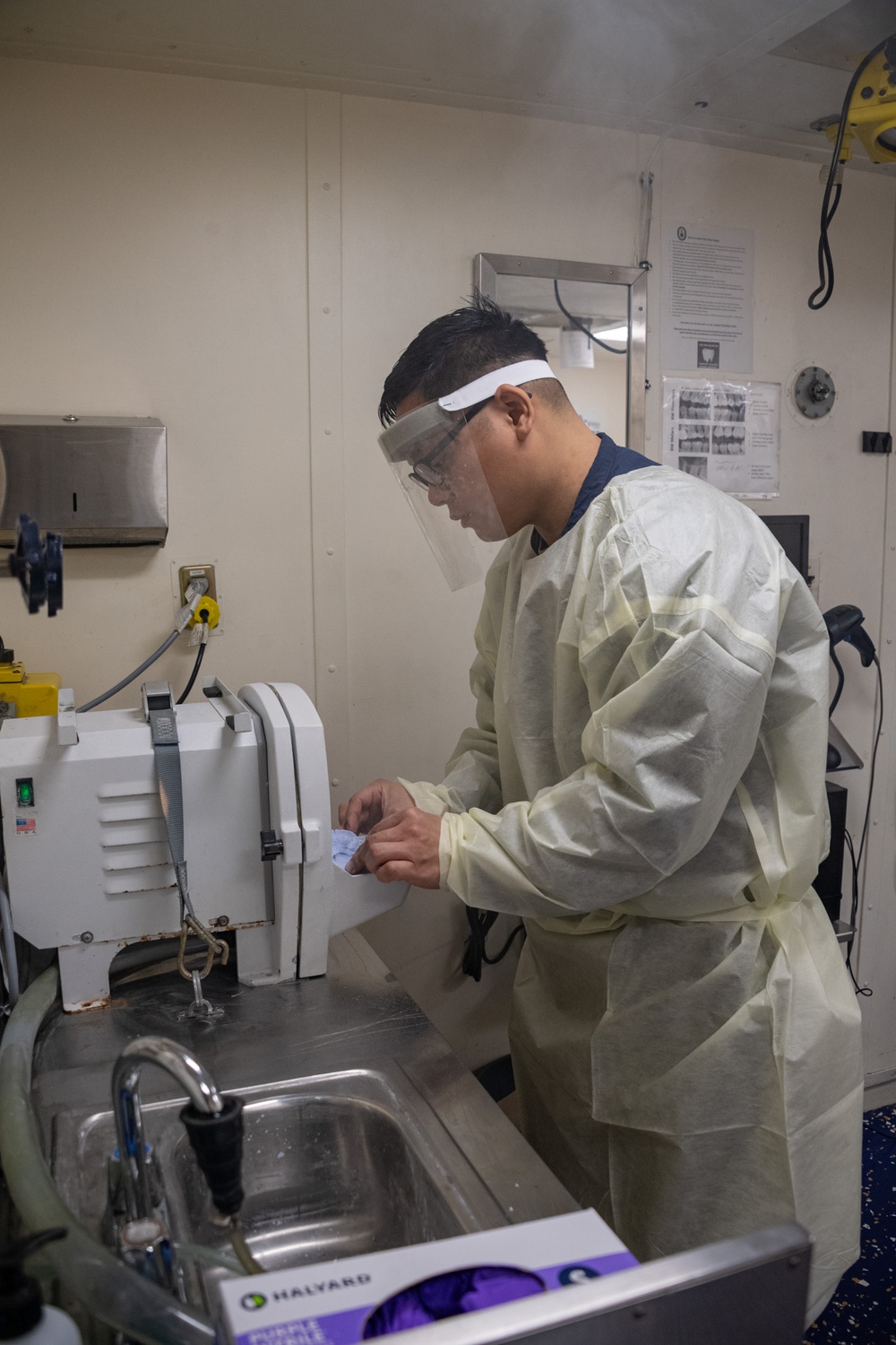 Dental Operations aboard USS America (LHA 6)