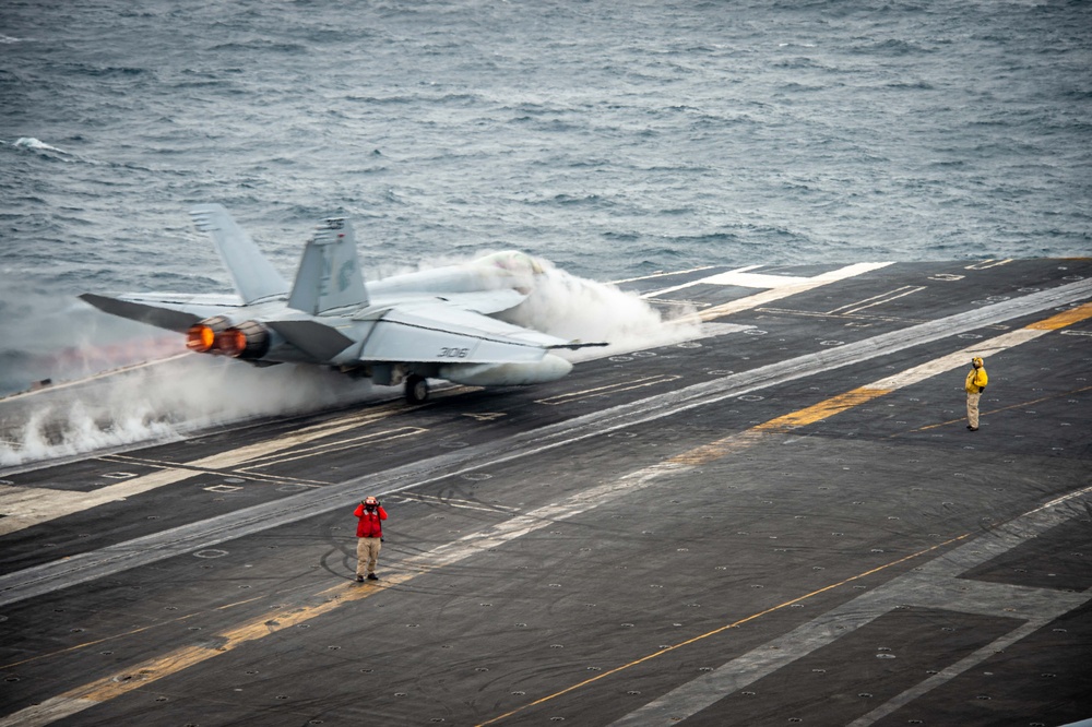 USS Carl Vinson (CVN 70) Conducts Routine Flight Operations in the South China Sea