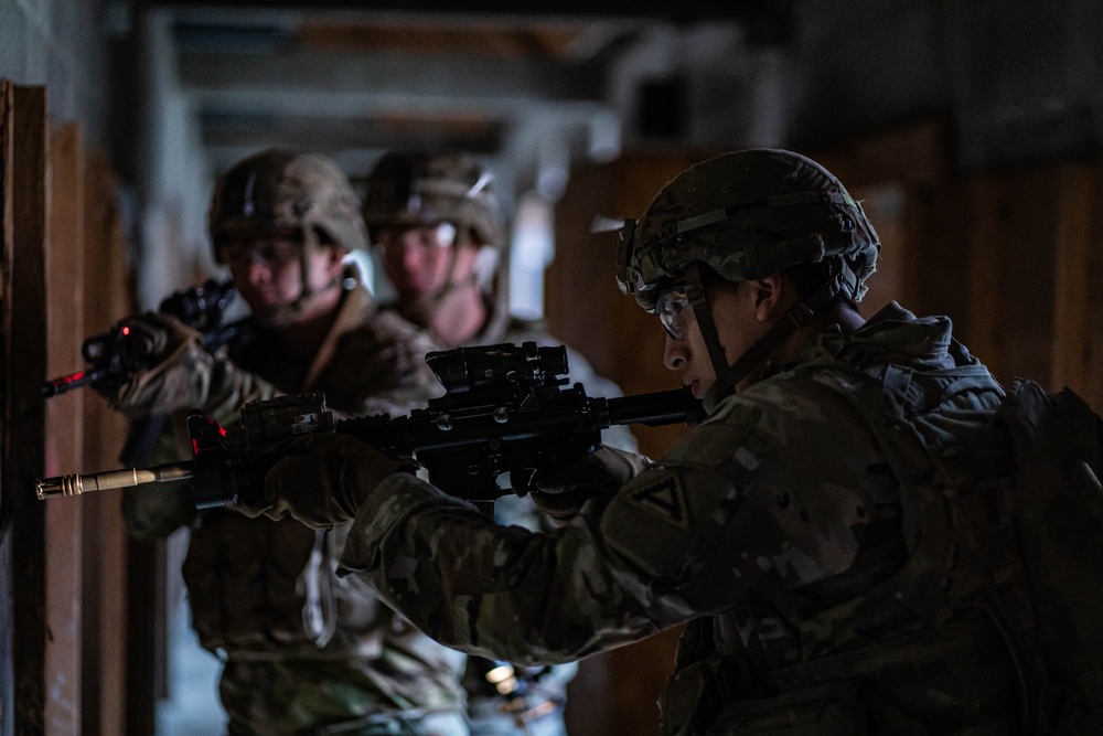 1-4 Infantry Conduct CQC Training