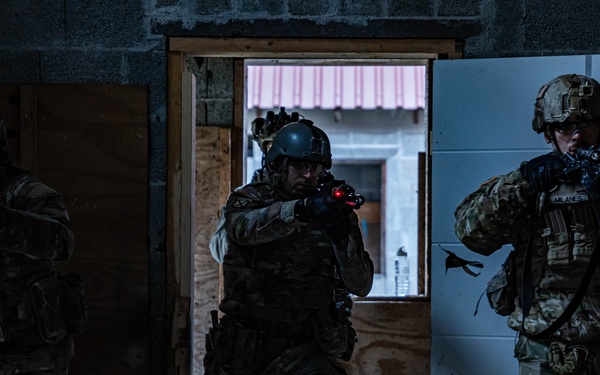 1-4 Infantry Conduct CQC Training