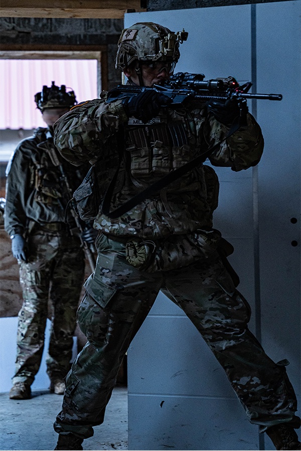 1-4 Infantry Conduct CQC Training