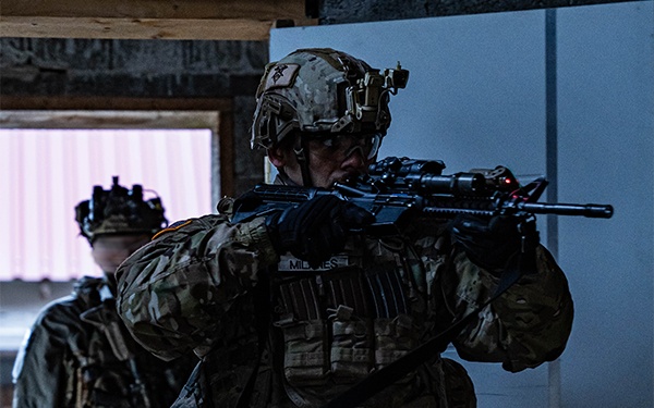 1-4 Infantry Conduct CQC Training