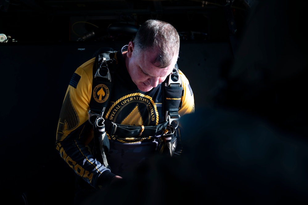 Gasparilla Bowl: USSOCOM Para-Commando team conducts a flyover over Tampa Bay