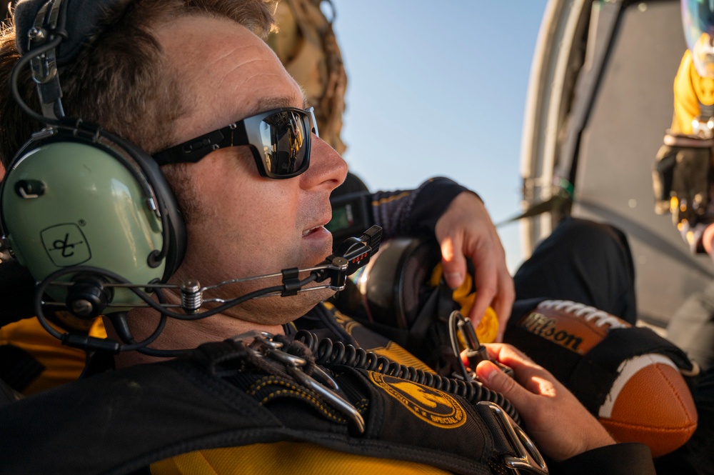 Gasparilla Bowl: USSOCOM Para-Commando team conducts a flyover over Tampa Bay