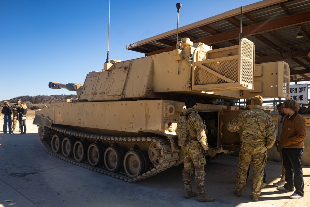 UT-Austin School Visit to 1st Cavalry Division