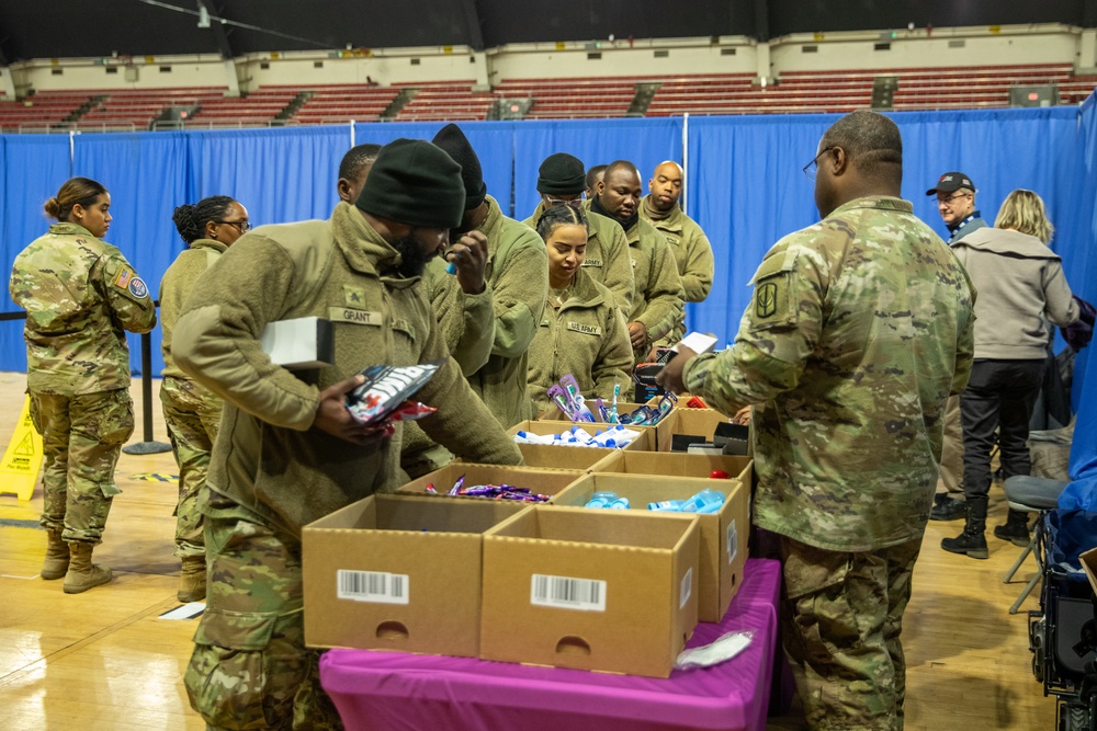 Army National Guard Soldiers Assigned to Joint Task Force District of Columbia Receive Snacks from Family Readiness Team at D.C. Armory