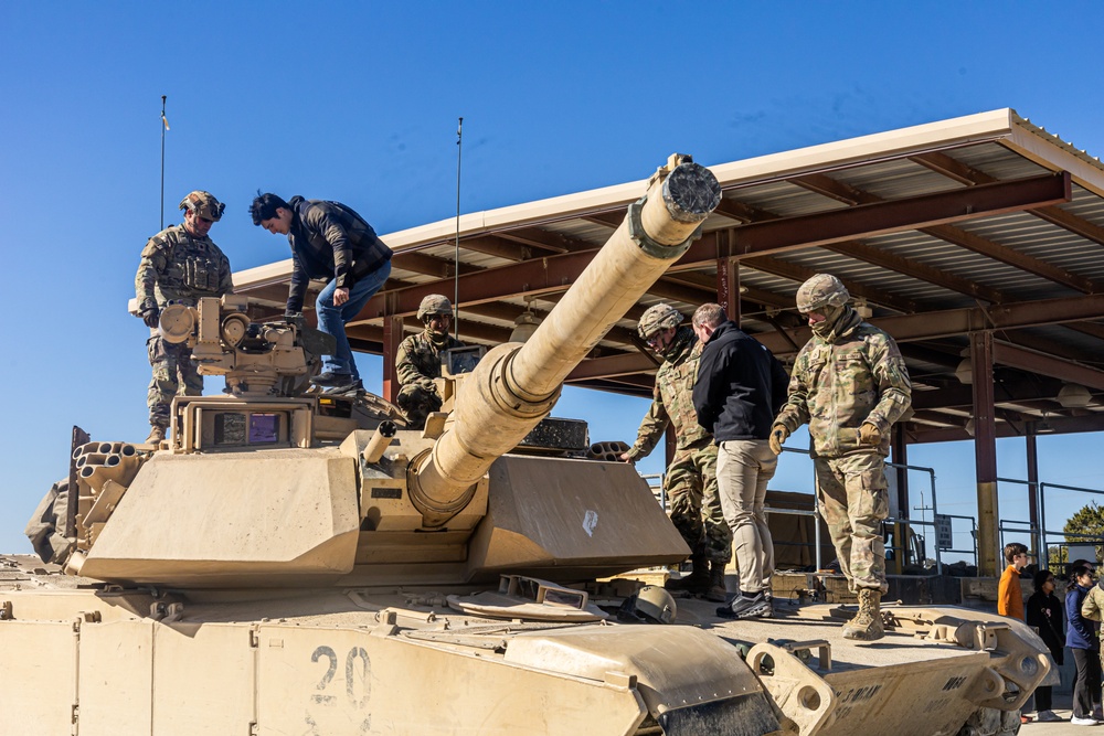 UT-Austin School Visit to 1st Cavalry Division