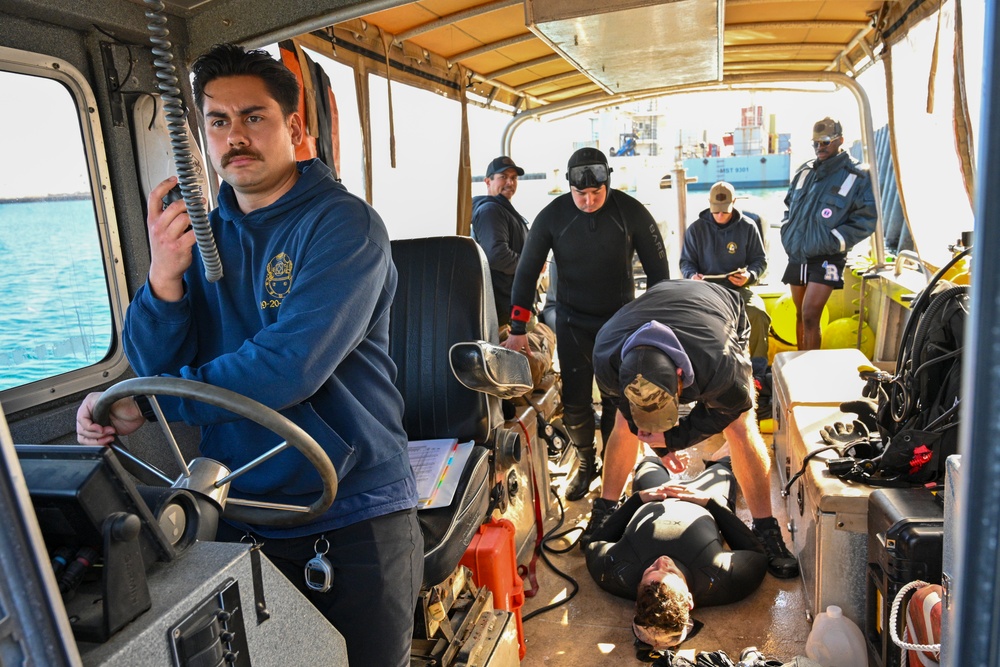 NAVFAC EXWC Divers Conduct Emergency Training for SCUBA Operations