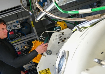 NAVFAC EXWC Divers Conduct Emergency Training for SCUBA Operations