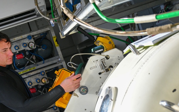 NAVFAC EXWC Divers Conduct Emergency Training for SCUBA Operations