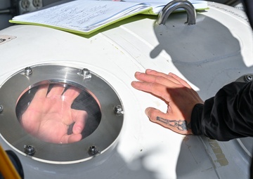 NAVFAC EXWC Divers Conduct Emergency Training for SCUBA Operations