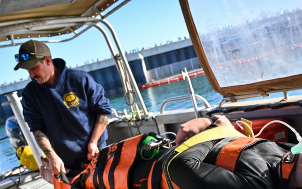 NAVFAC EXWC Divers Conduct Emergency Training for SCUBA Operations