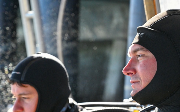 NAVFAC EXWC Divers Conduct Emergency Training for SCUBA Operations