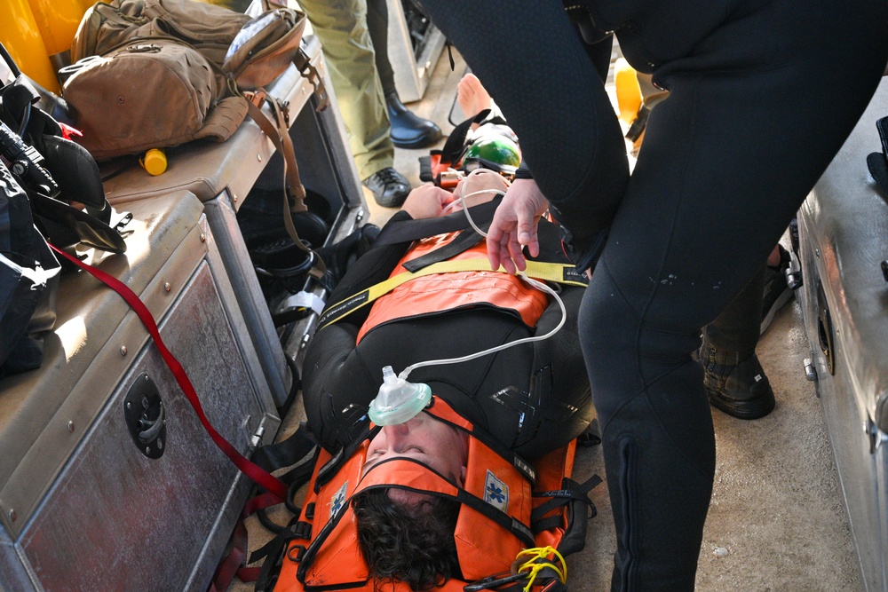 NAVFAC EXWC Divers Conduct Emergency Training for SCUBA Operations