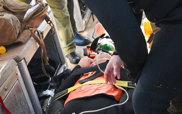 NAVFAC EXWC Divers Conduct Emergency Training for SCUBA Operations