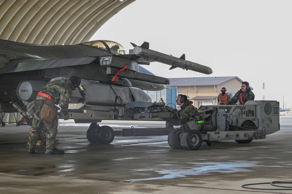 Wolf Pack conducts first Integrated Combat Turn JASSM load in Kunsan history