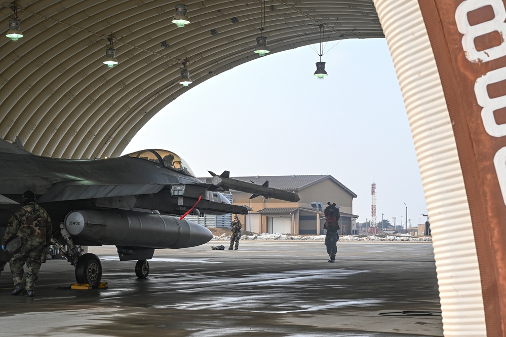 Wolf Pack conducts first Integrated Combat Turn JASSM load in Kunsan history