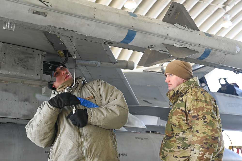 8th FW maintainers prep for Beverly Pack 25-1