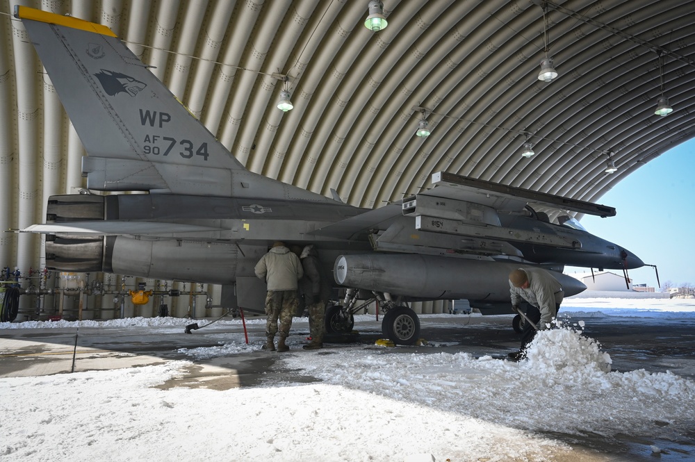 8th FW maintainers prep for Beverly Pack 25-1