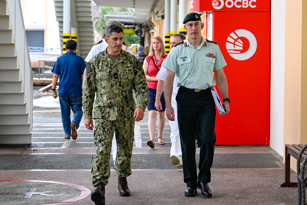 Director General International Security Policy, Canada Visits COMLOG WESTPAC