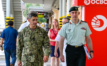 Director General International Security Policy, Canada Visits COMLOG WESTPAC