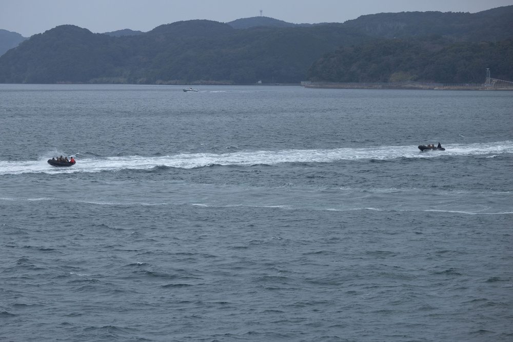 4th Marines ACVs Train for Amphibious Operations with the USS Rushmore