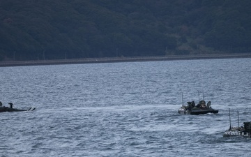 4th Marines ACVs Train for Amphibious Operations with the USS Rushmore