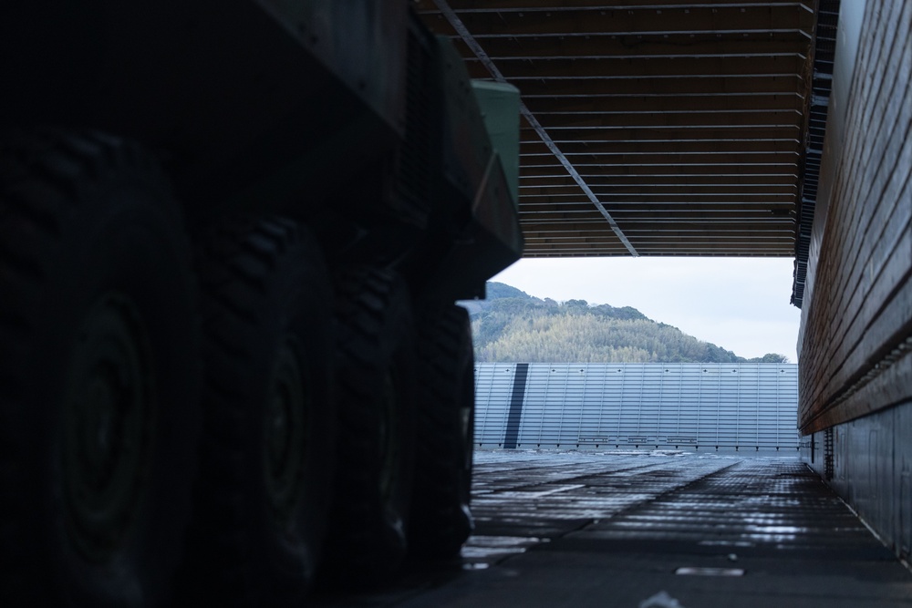 4th Marines ACVs Train for Amphibious Operations with the USS Rushmore