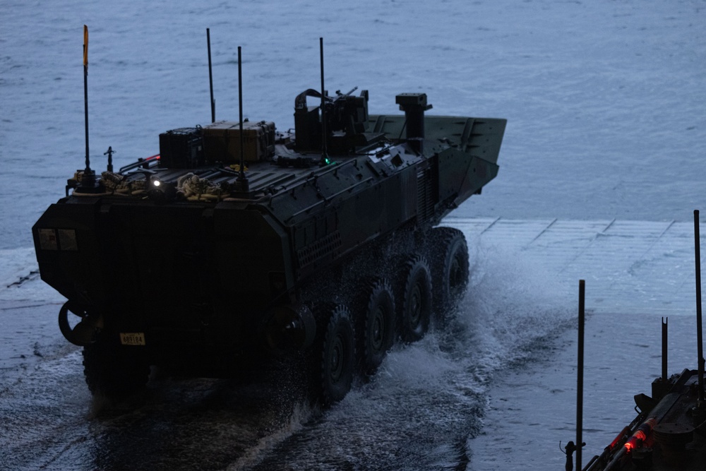 4th Marines ACVs Splash with the USS Rushmore