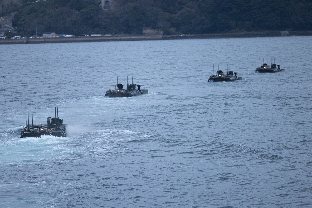 4th Marines ACVs Splash with the USS Rushmore