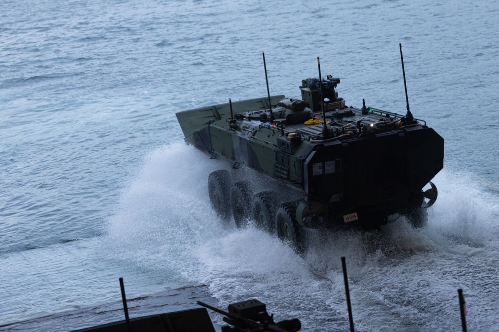 4th Marines ACVs Splash with the USS Rushmore