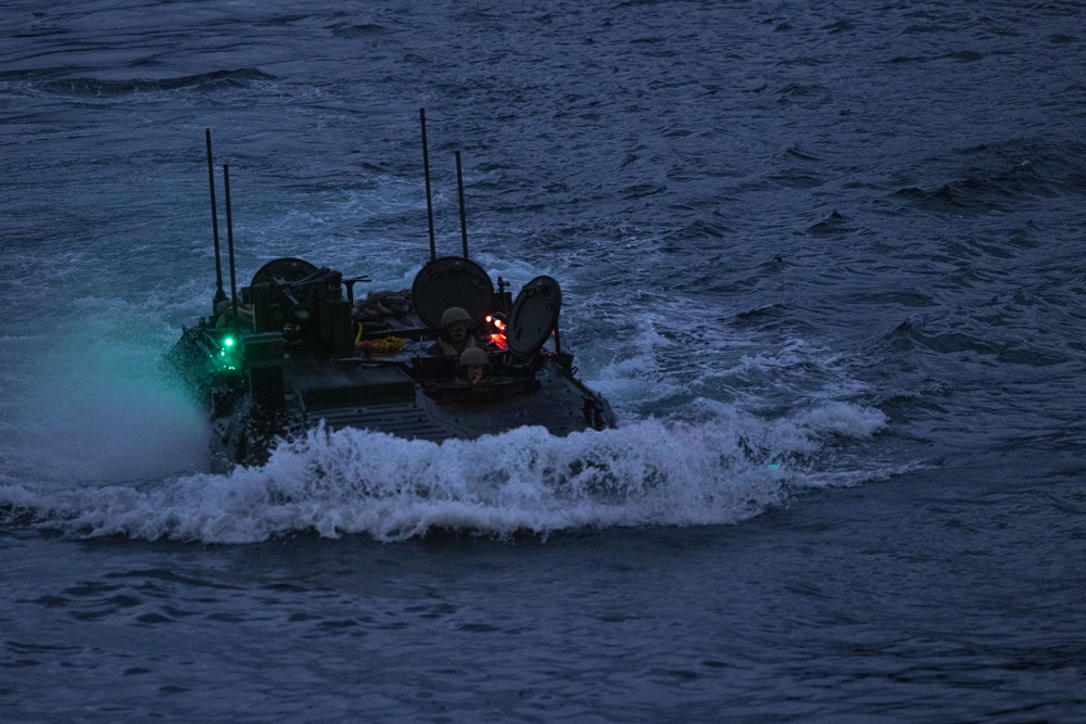 4th Marines ACVs Splash with the USS Rushmore