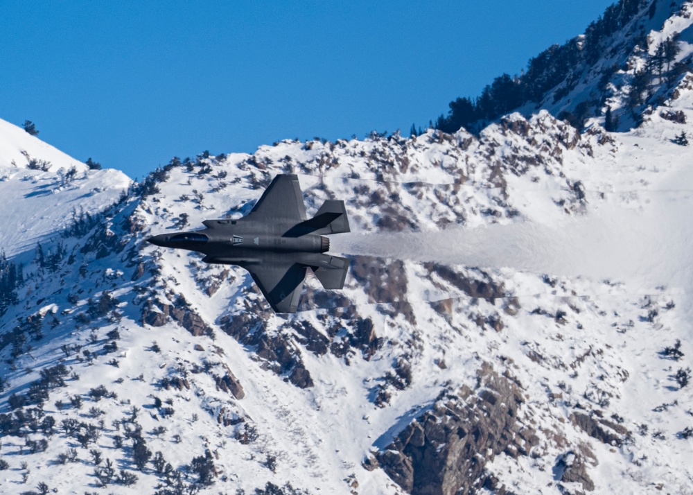 F-35A Demo Team Conducts Practice Demonstration