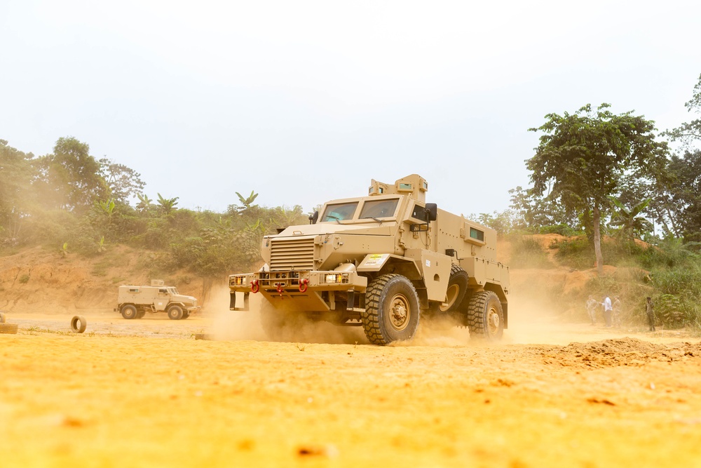 Cote d'Ivoire Armed Forces drivers and mechanics train in Abidjan