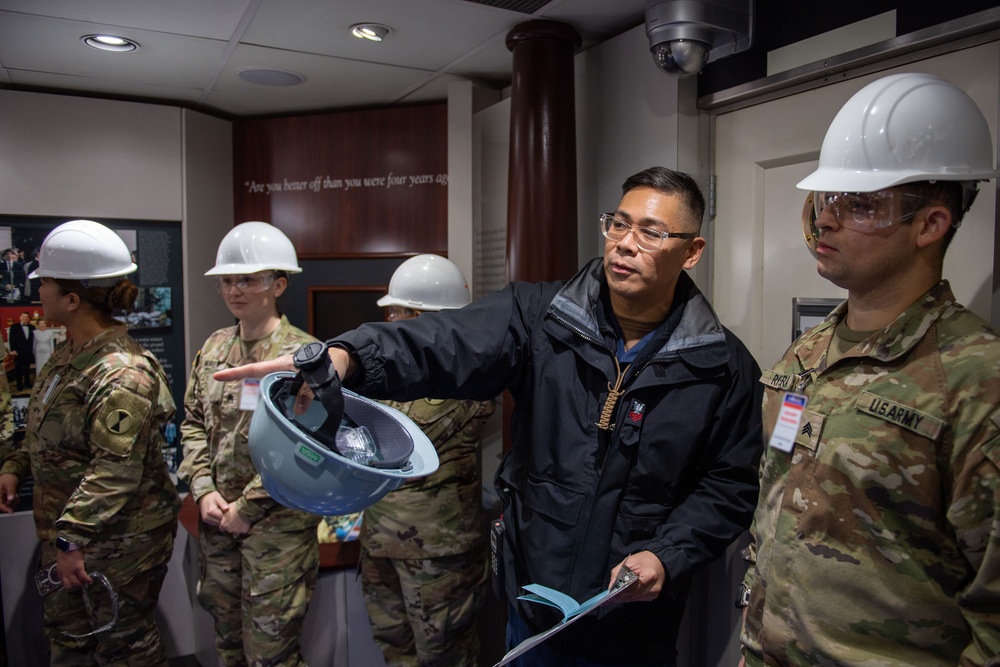 USS Ronald Reagan (CVN 76) hosts a tour for U.S. Army I Corps