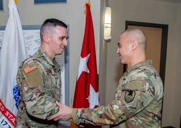 USASMDC commander visits NSDC, presents Basic Space Badge to Soldier